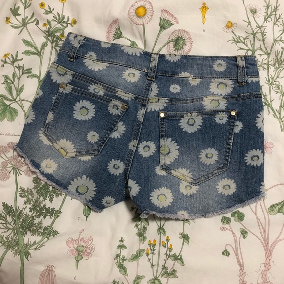 Tinseltown Denim Distressed Daisy Jean Shorts - Picture 2 of 4